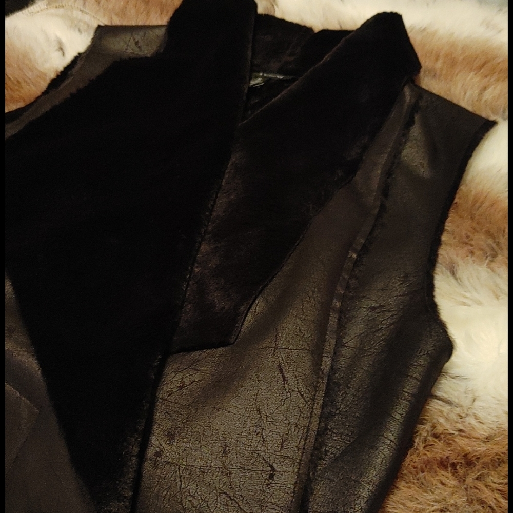 Non Leather Faux fur vest - Picture 13 of 13